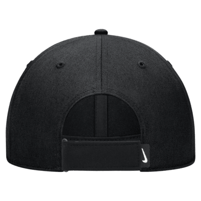 Gorra de fútbol Futura Swoosh Dri-FIT con estructura Nike Club