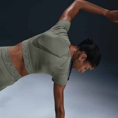 Haut court à manches courtes et motif Dri-FIT Nike Pro pour femme