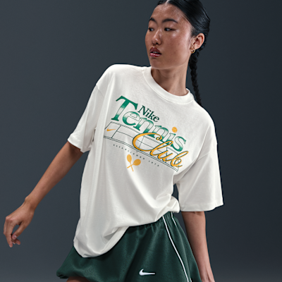 เสื้อยืดกราฟิกขนาดโอเวอร์ไซส์ผู้หญิง Nike Sportswear