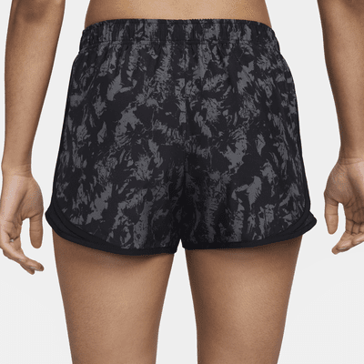 Shorts de correr Dri-FIT estampados con forro de ropa interior para mujer Nike One Tempo