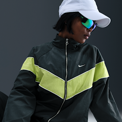 Damska luźna kurtka z tkaniny z zamkiem na całej długości i ochroną przed promieniowaniem UV Nike Windrunner