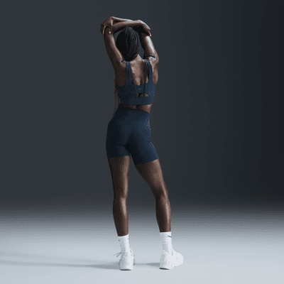 Bra deportivo de media sujeción de corte largo con almohadillas para mujer Nike Zenvy