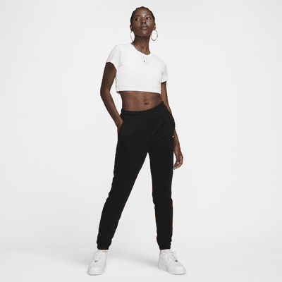 Nike Sportswear Chill Knit Women's Slim Cropped Tee