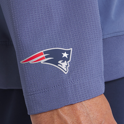 Chamarra Nike de la NFL con gorro de medio cierre para hombre New England Patriots Rivalries Collection Sideline Anorak