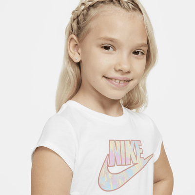 Playera estampada para niños talla pequeña Nike Club