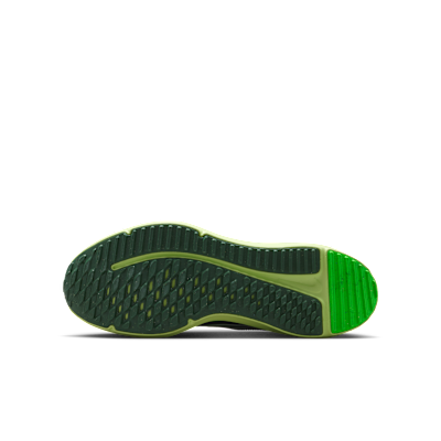 Nike Cosmic Runner Big Kids' Road Running Shoes