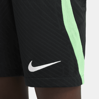 Shorts de fútbol de tejido Knit Nike Dri-FIT para niños talla grande del Liverpool FC Strike