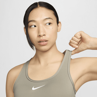 สปอร์ตบราผู้หญิงเสริมฟองน้ำ Nike Swoosh Medium Support