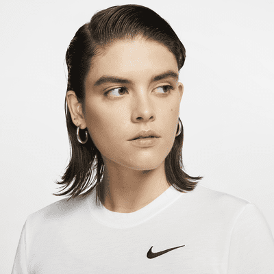 Dámské zkrácené tričko Nike Sportswear se zeštíhleným střihem