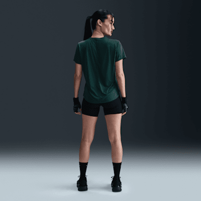 เสื้อยืดแขนสั้นทรงมาตรฐานผู้หญิง Nike Dri-FIT One