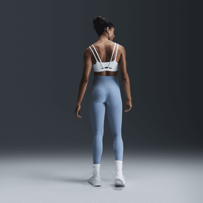 Nike Zenvy Strappy sports-BH med polstring og lett støtte til dame