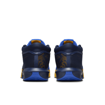 Calzado de básquetbol LeBron Witness 8