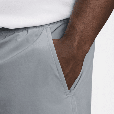 Shorts versátiles sin forro Dri-FIT de 13 cm para hombre Nike Unlimited