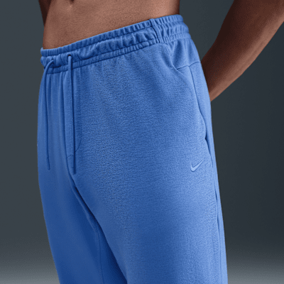 Joggers de alto rendimiento Dri-FIT con protección UV para hombre Nike Primary Fleece