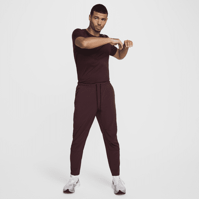 Pants versátiles Dri-FIT de pierna entallada para hombre Nike Unlimited