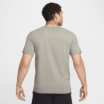 Camisola versátil de manga curta Dri-FIT UV Nike Hyverse para homem