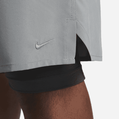 Nike Unlimited vielseitige Dri-FIT 2-in-1-Shorts (ca. 18 cm) für Herren