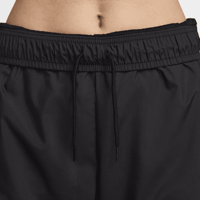 Joggers de tiro medio holgados con protección contra los rayos UV para mujer Nike Sportswear Classic Wovens