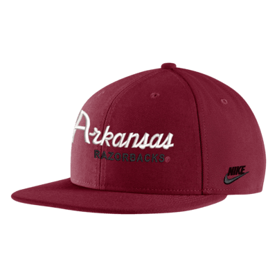 Gorra universitaria Nike Arkansas