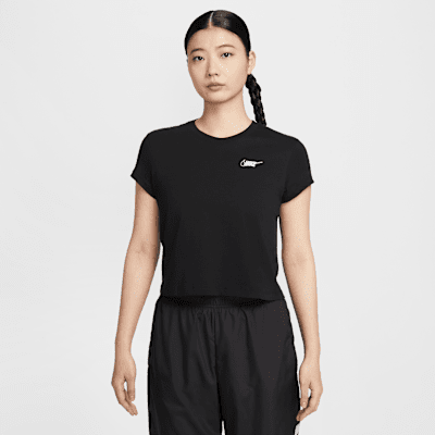 Nike Sportswear Club Women's Short-Sleeve Cropped Graphic T-Shirt