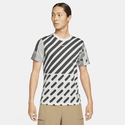 Serena Williams Design Crew Graphic Tennis T-Shirt. Nike PH