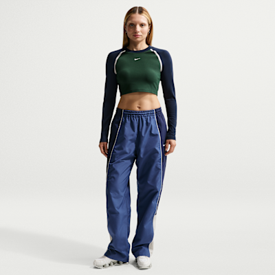 Langærmet Nike Sportswear-croptop med tætsiddende pasform til kvinder