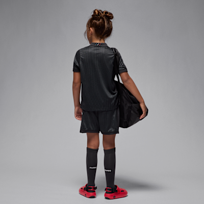 Conjunto de três peças de futebol Replica Jordan do quarto equipamento Stadium Paris Saint-Germain 2025/26 para criança