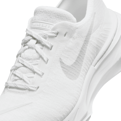 Tenis de correr en carretera para mujer (extraanchos) Nike Invincible 3