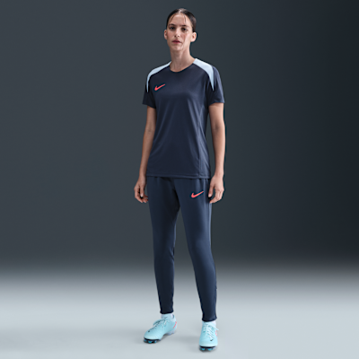 Playera de fútbol de manga corta Dri-FIT para mujer Nike Strike