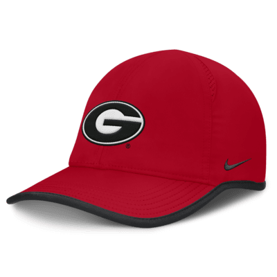 Gorra ajustable universitaria Nike Dri-FIT para hombre 
Georgia Bulldogs On-Field Featherlight