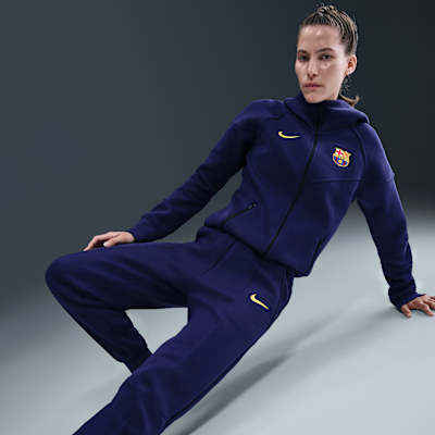 FC Barcelona Tech Nike Fleece Normal Belli Kadın Futbol Jogger'ı