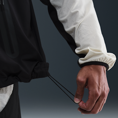 Nike Tech Men's Dri-FIT Woven Colour-Block Windrunner Loose Jacket