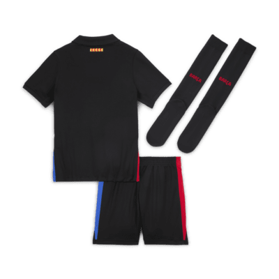 FC Barcelona 2024/25 Stadium Away dreiteiliges Nike Replika Fußballtrikot-Set (jüngere Kinder)