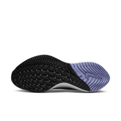 Tenis de correr en carretera para mujer Nike Vomero 16