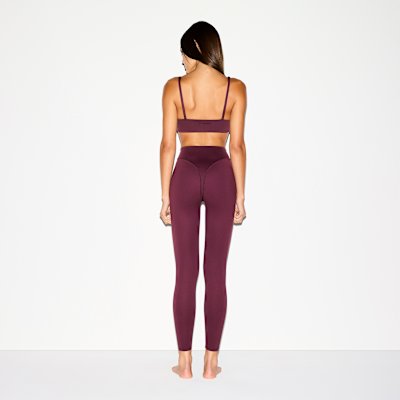 Leggings V-Line de 66 cm de tiro alto para mujer NikeSKIMS Matte