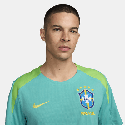 Playera de fútbol de manga corta de tejido Knit Nike Dri-FIT para hombre Brazil Strike