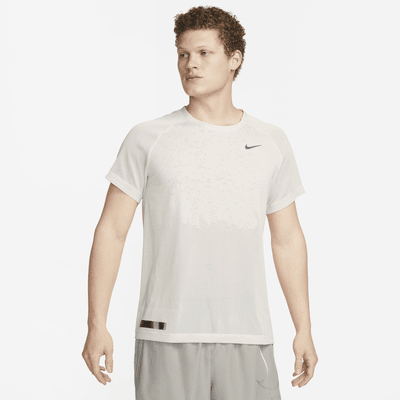 entrega Una noche Definición Nike Dri-FIT ADV Run Division TechKnit Men's Short-Sleeve Running Top. Nike  LU