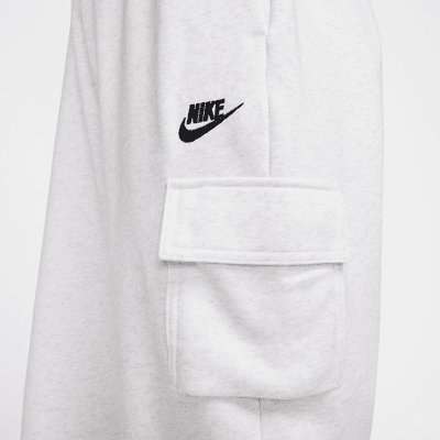 Pants de entrenamiento cargo oversized de tiro medio para mujer Nike Sportswear Club Fleece