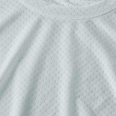 Kortærmet Nike One Classic Breathe Dri-FIT-trøje til kvinder