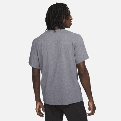 Camisola versátil de manga curta Dri-FIT UV Nike Hyverse para homem