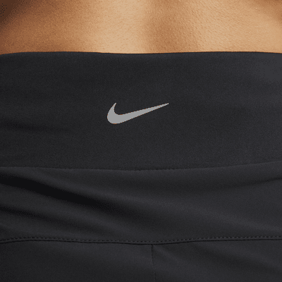 Nike Bliss treningsshorts med Dri-FIT, høyt liv og innershorts til dame (8 cm)