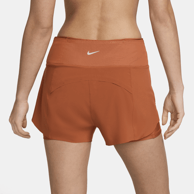 Nike Dri-FIT Swift 2-in-1-Laufshorts mit halbhohem Bund und Taschen für Damen (ca. 7,5 cm)