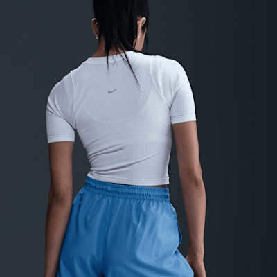 Nike Sportswear Classic Wovens Women's Mid-Rise Shorts