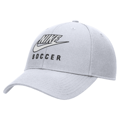 Gorra de fútbol Futura Swoosh Dri-FIT con estructura Nike Club