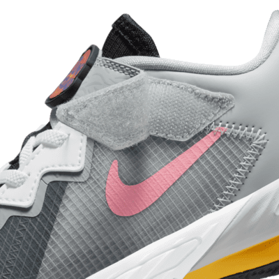 Calzado para niños talla pequeña LeBron 18 Low 'Bugs vs Marvin'