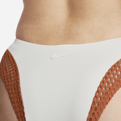 Parte inferior de traje de baño estilo Cheeky Sling para mujer Nike