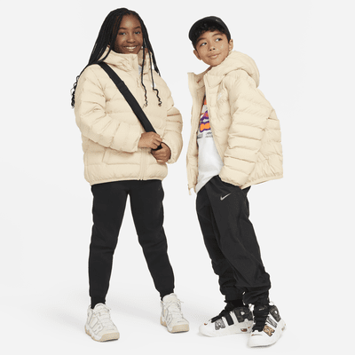 Nike Sportswear Lightweight Synthetic Fill lockere Jacke mit Kapuze für ältere Kinder