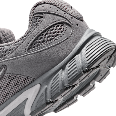 Nike V5 Runner Suede Older Kids' Shoes