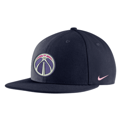 Gorra con cierre con broche a presión de la NBA Nike Washington Wizards City Edition