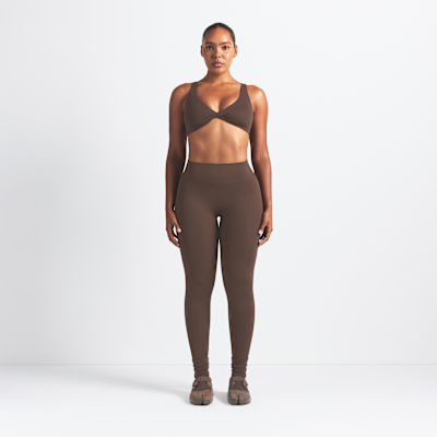 NikeSKIMS Matte Women's Twist-Front Bra